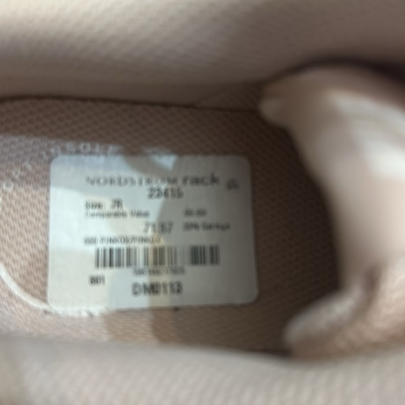 Never worn Nike pink leather shoes - Picture 4 of 4